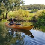 Kajak Fahrer auf der Vils bei Rieden Oberpfalz - WildnisGemeinschaft Treffen im Sommer
